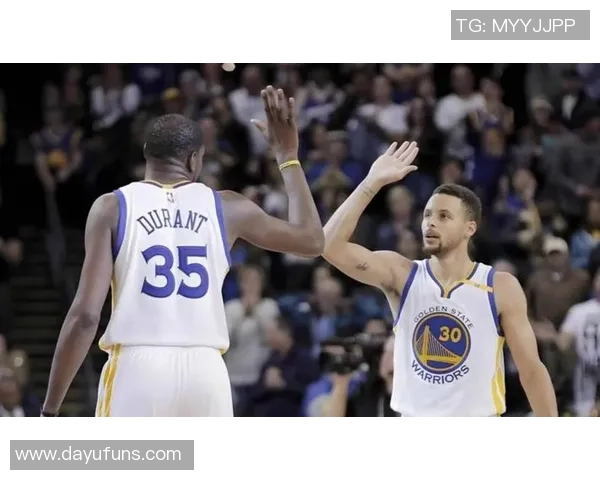 勇士与雷霆对决库里和格林联手冲击胜利的精彩时刻